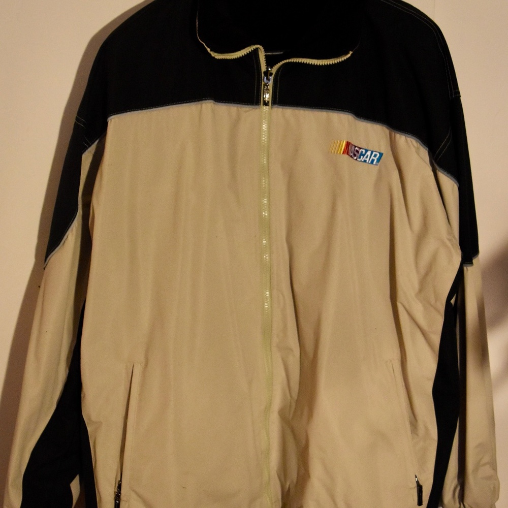 REVERSIBLE NASCAR JACKET WITH DETACHABLE HEAD COVER